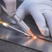 Je laserové zváranie pre mňa? Výhody a porovnanie s klasickým zváraním